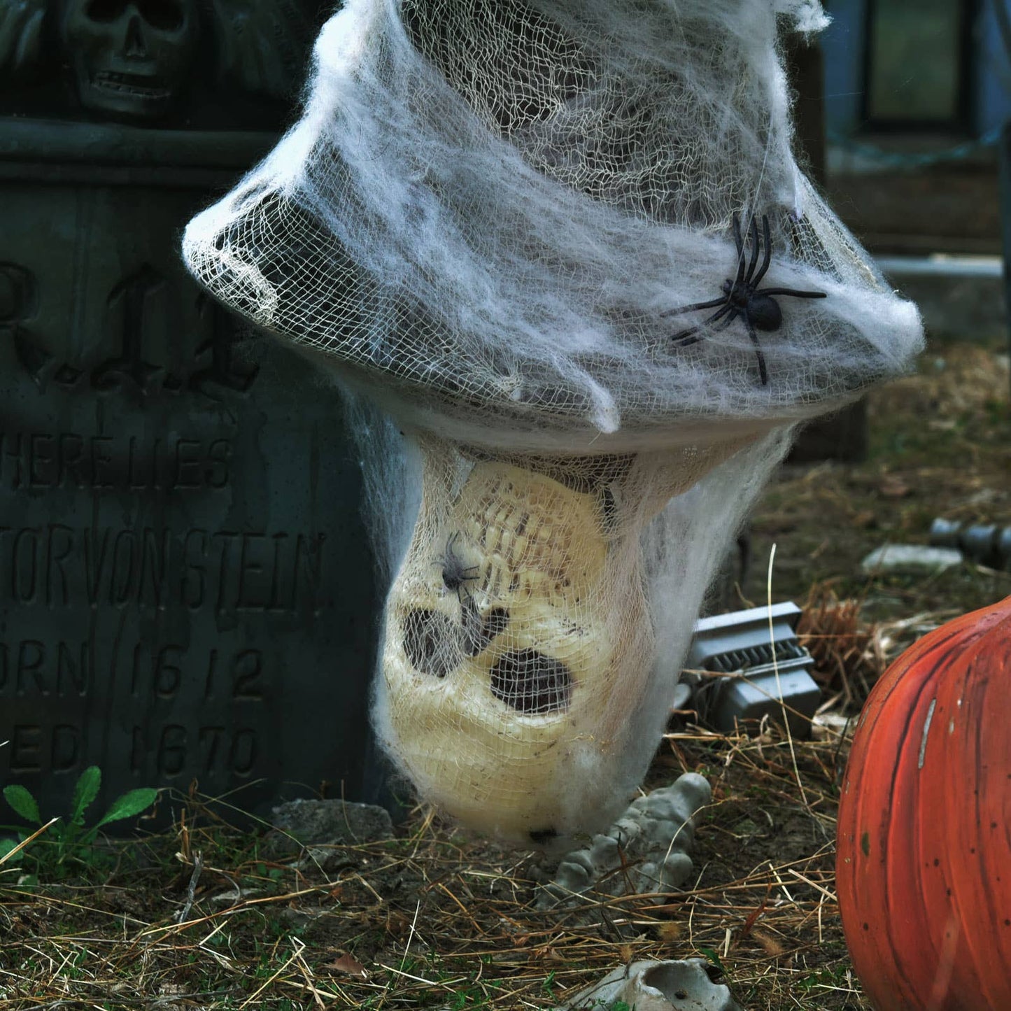 Fun Little Toys - 61 Inches Halloween Cocoon Corpse Decoration with Sound