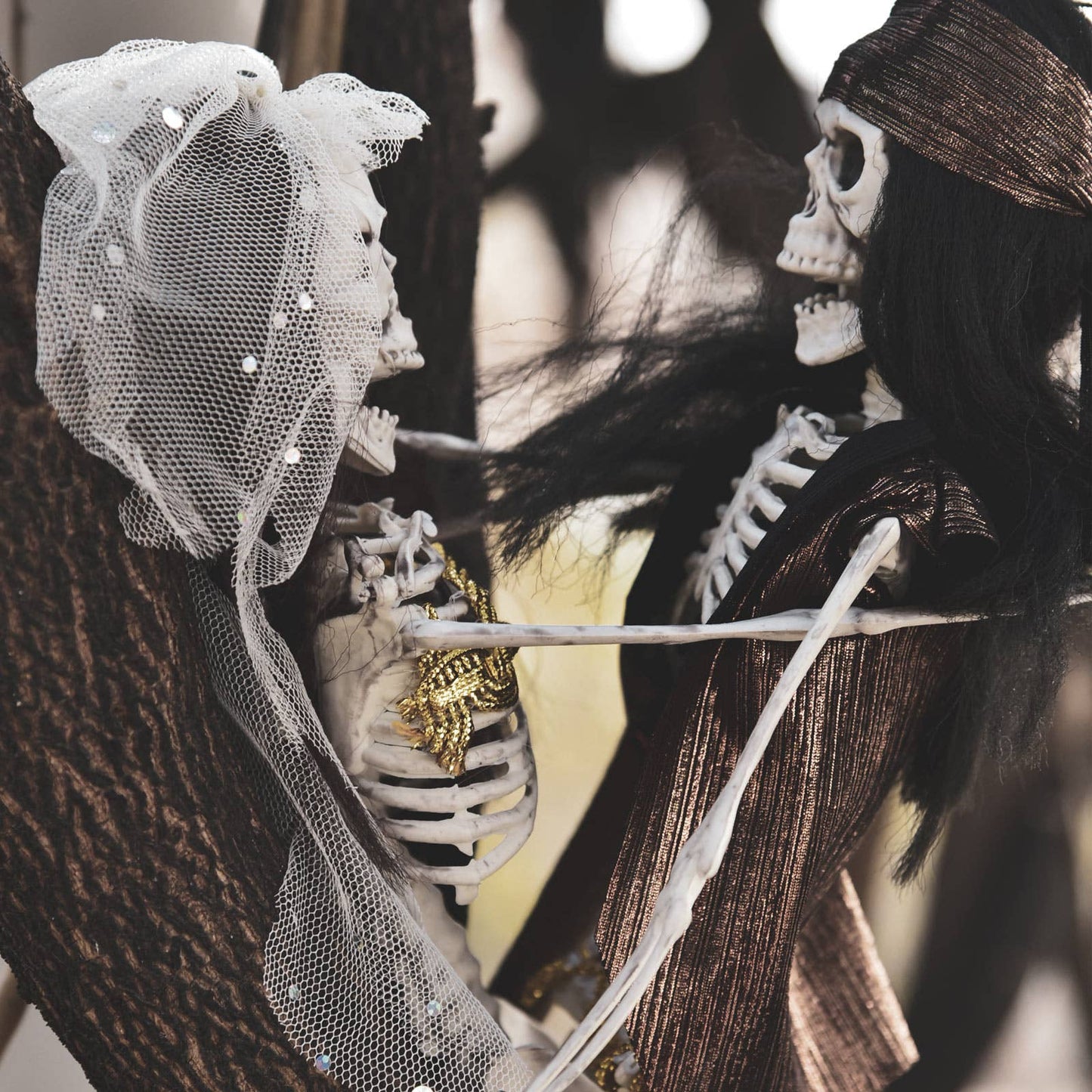 Fun Little Toys - 15.7'' Halloween Ghost Bride and groom Skeleton Deco Outdoor