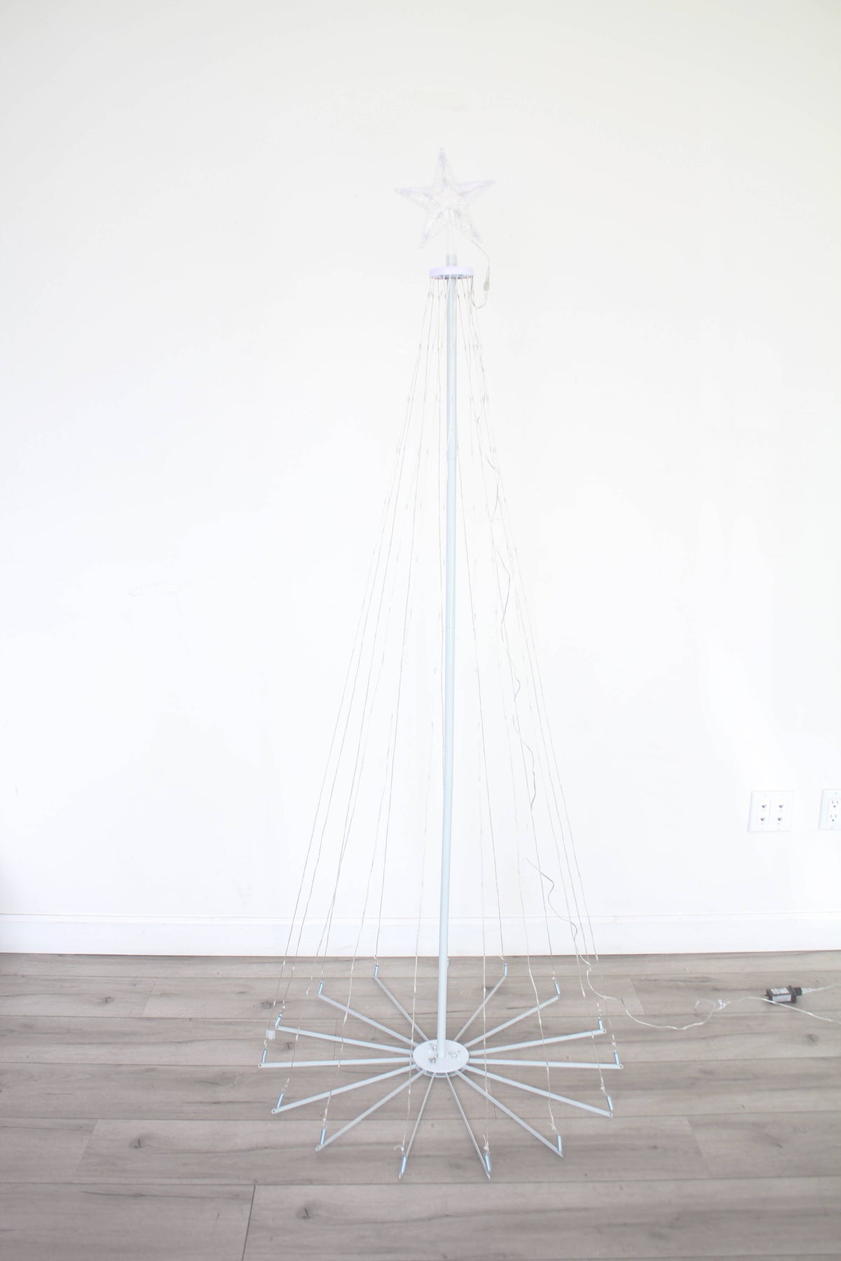7ft Tree Light Outdoor w/ Star - Warm White